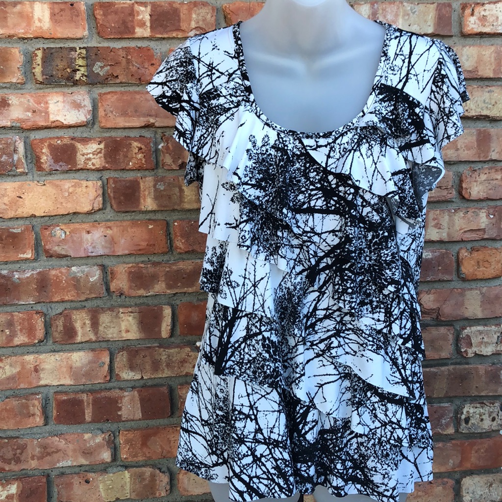 Izbyer Black And White Sleeveless Ruffle Top